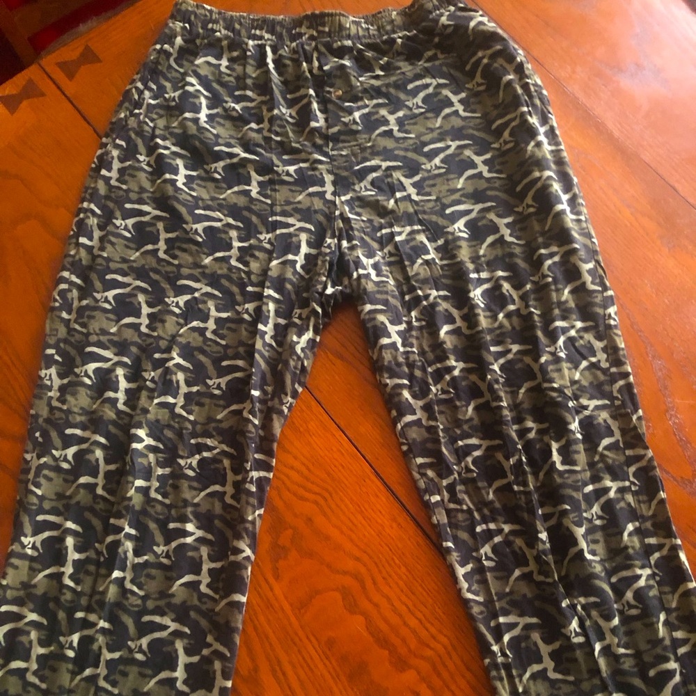 No Boundaries brand, men’s medium size